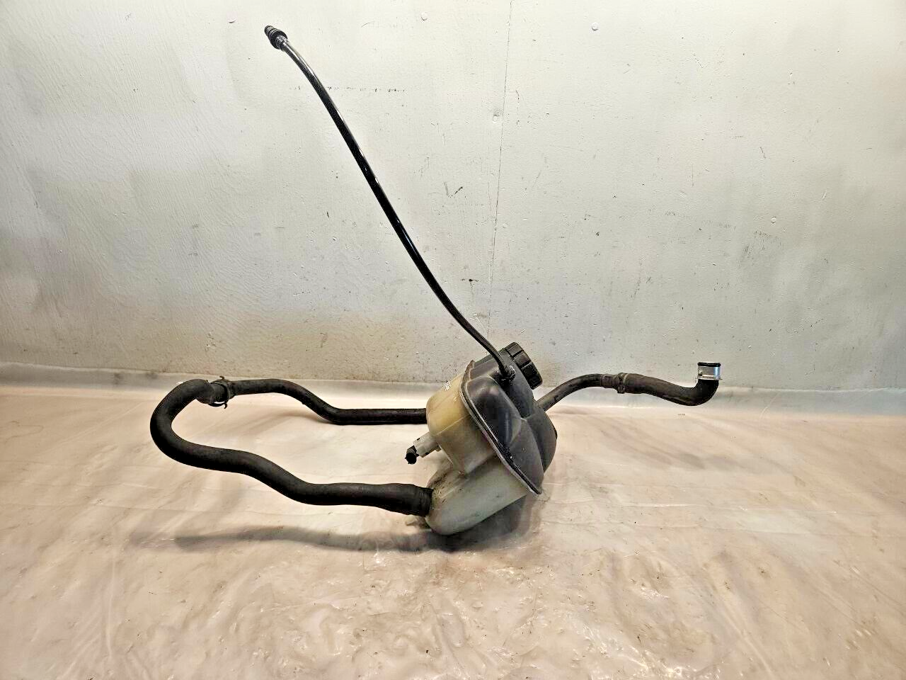 2008 Mercedes W211 E350 E550 Radiator Coolant Overflow Expansion Reservoir Tank