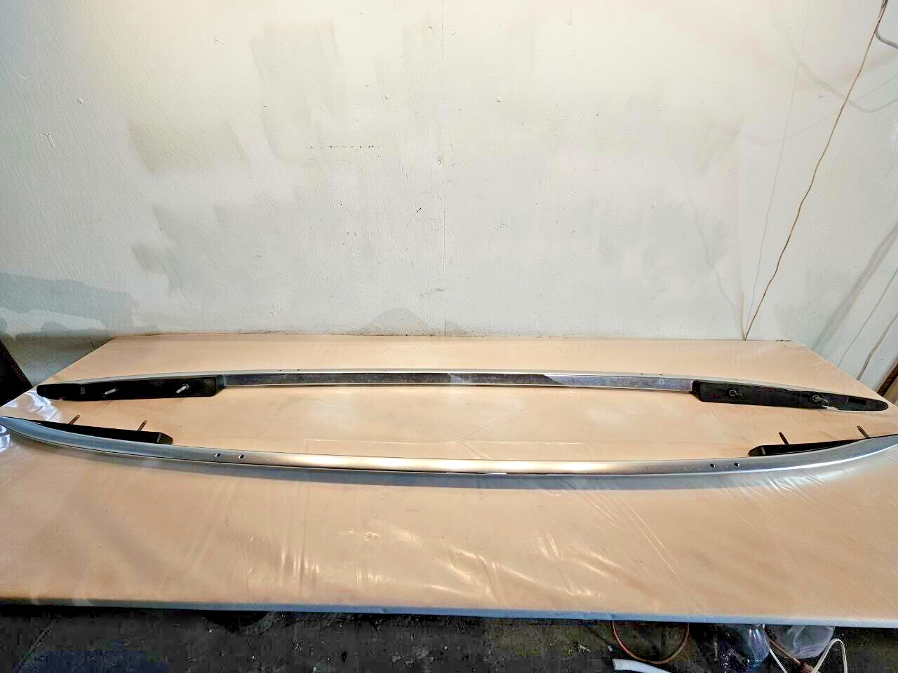 2009 – 2018 VOLKSWAGEN TIGUAN ROOF RACKS SIDE RAILS 5N0860026 OEM