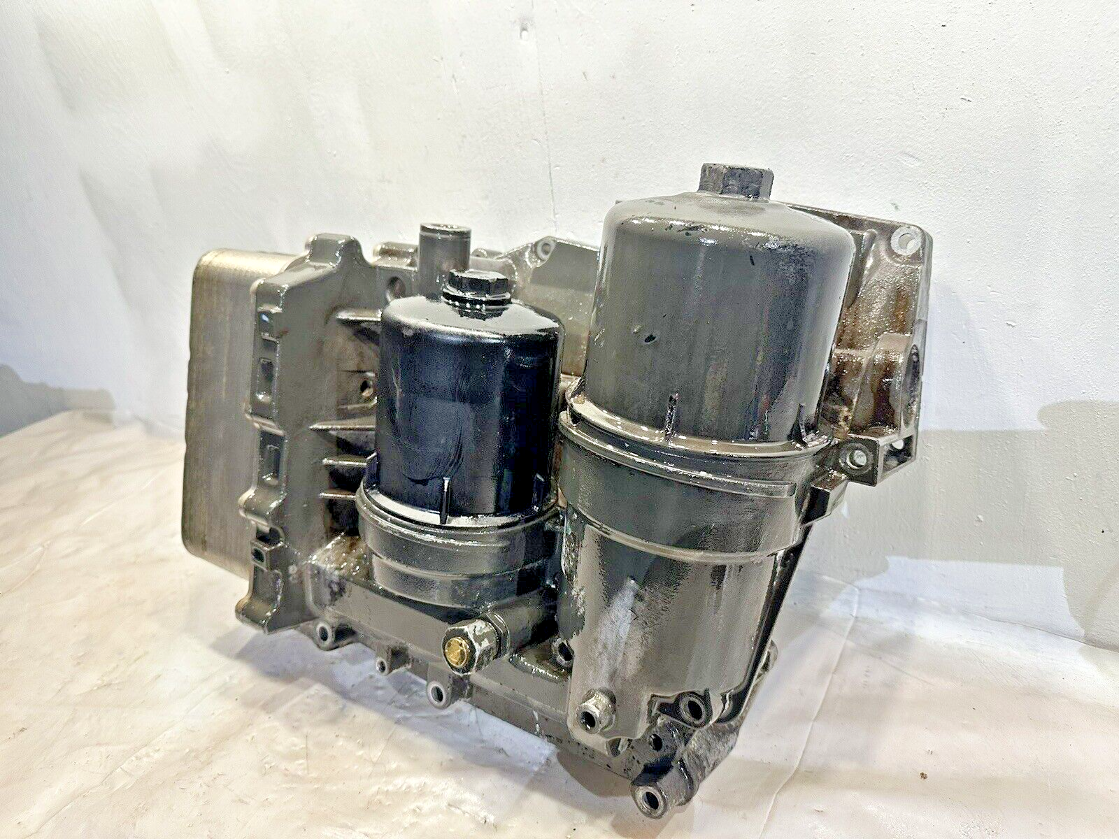 2013-2017 Paccar MX13 Diesel engine Oil Filter / Cooler Module 2011886 OEM