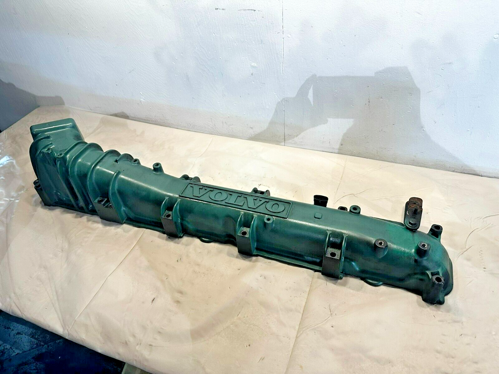 2014 Volvo D-13 Diesel Engine Intake Manifold 21512860 OEM