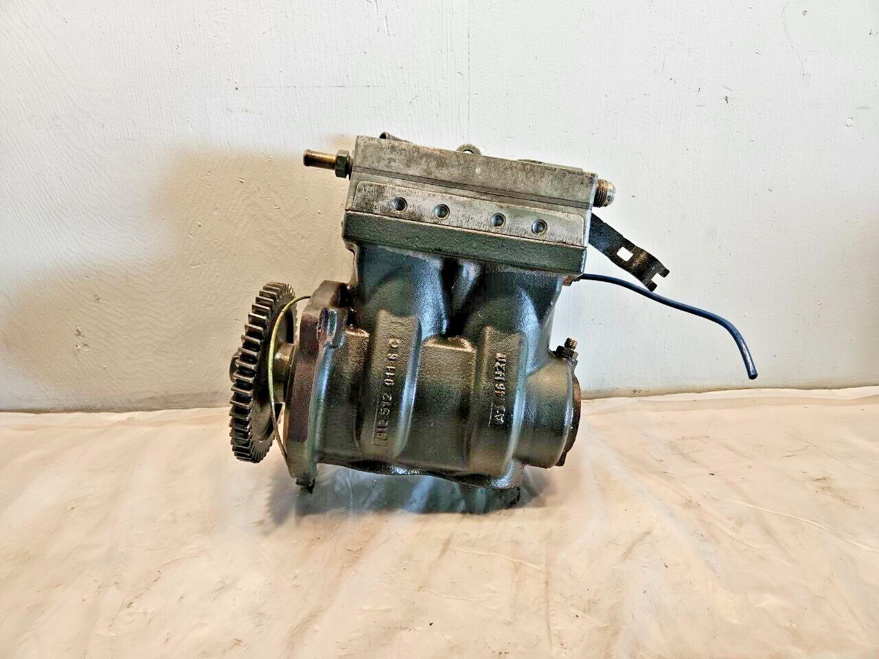 2016 Volvo D13 Diesel Engine Wabco Air Brake Compressor 22016995 OEM 9125120290