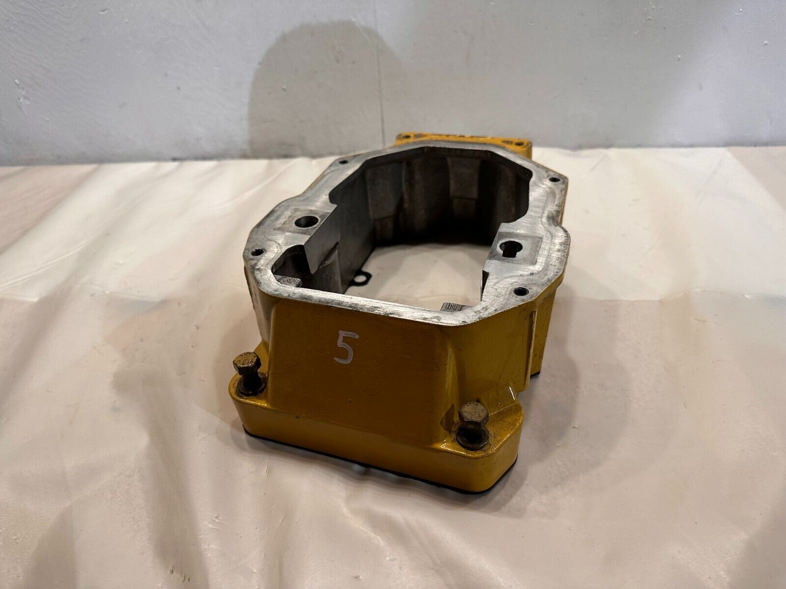 CAT 3508 Caterpillar Cylinder #5 Rocker Arm Housing Box 4W-7631 BASE OEM