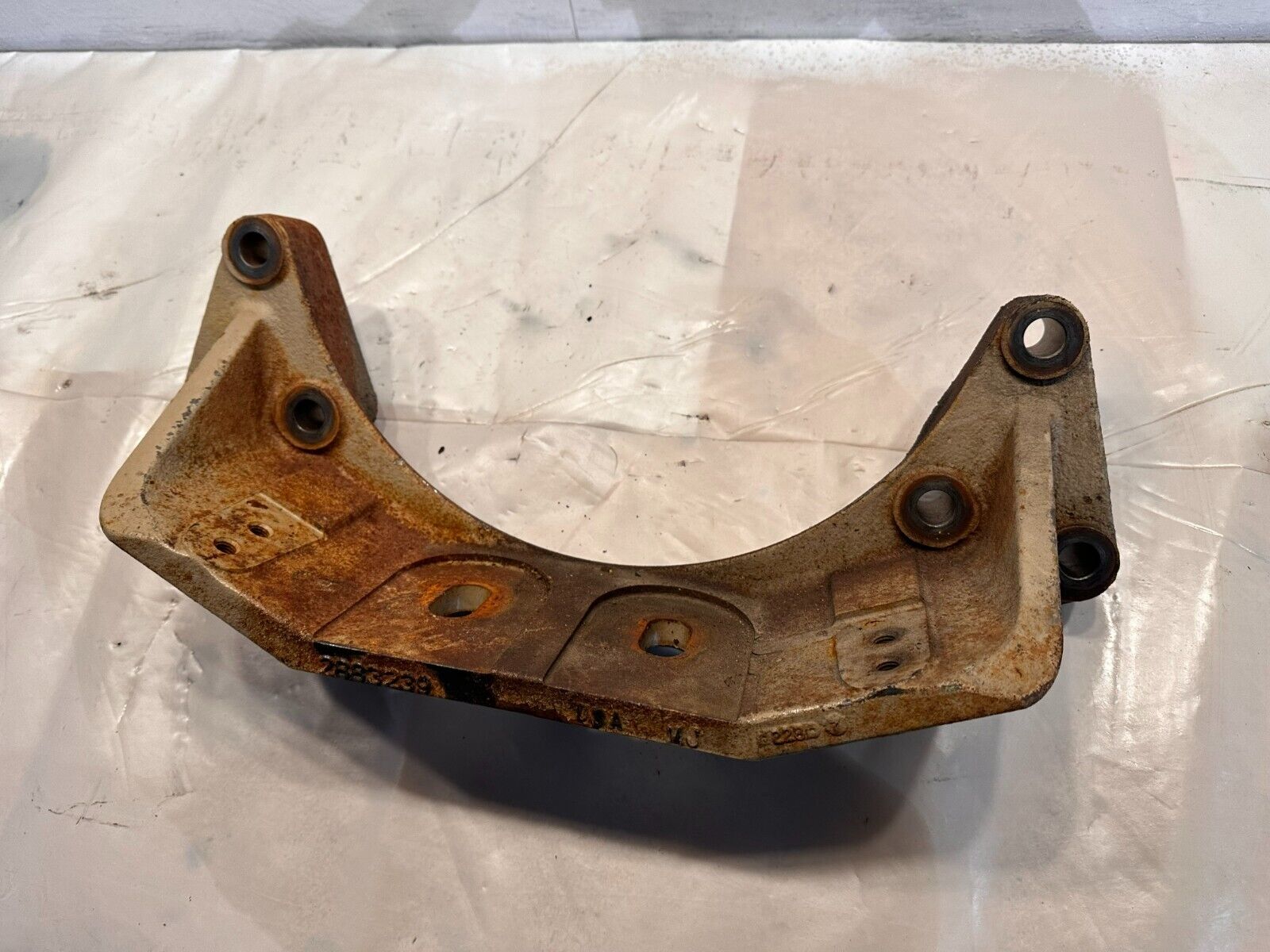 CUMMINS ISX12 11.9 DIESEL ENGINE FRONT SUPPORT MOUNT 2883239 OEM 2572691