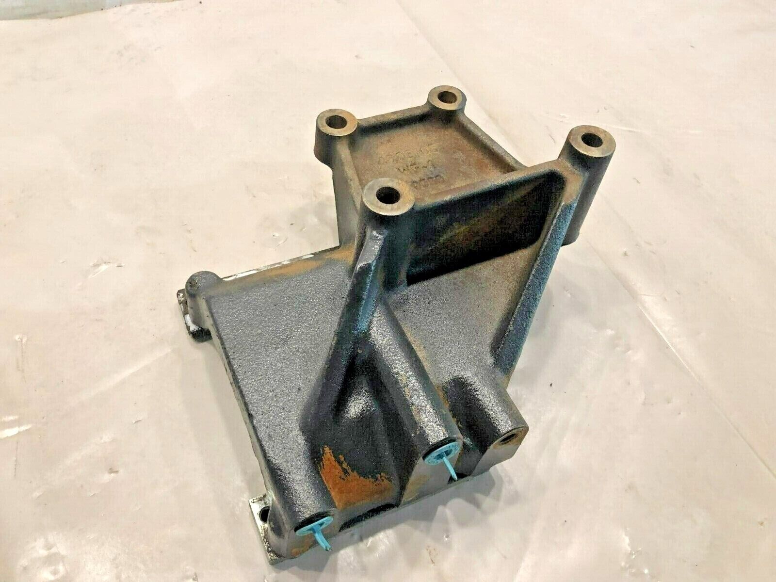 CUMMINS M11 QSM11 DIESEL ENGINE AIR BRAKE COMPRESSOR BRACKET 4083105 OEM