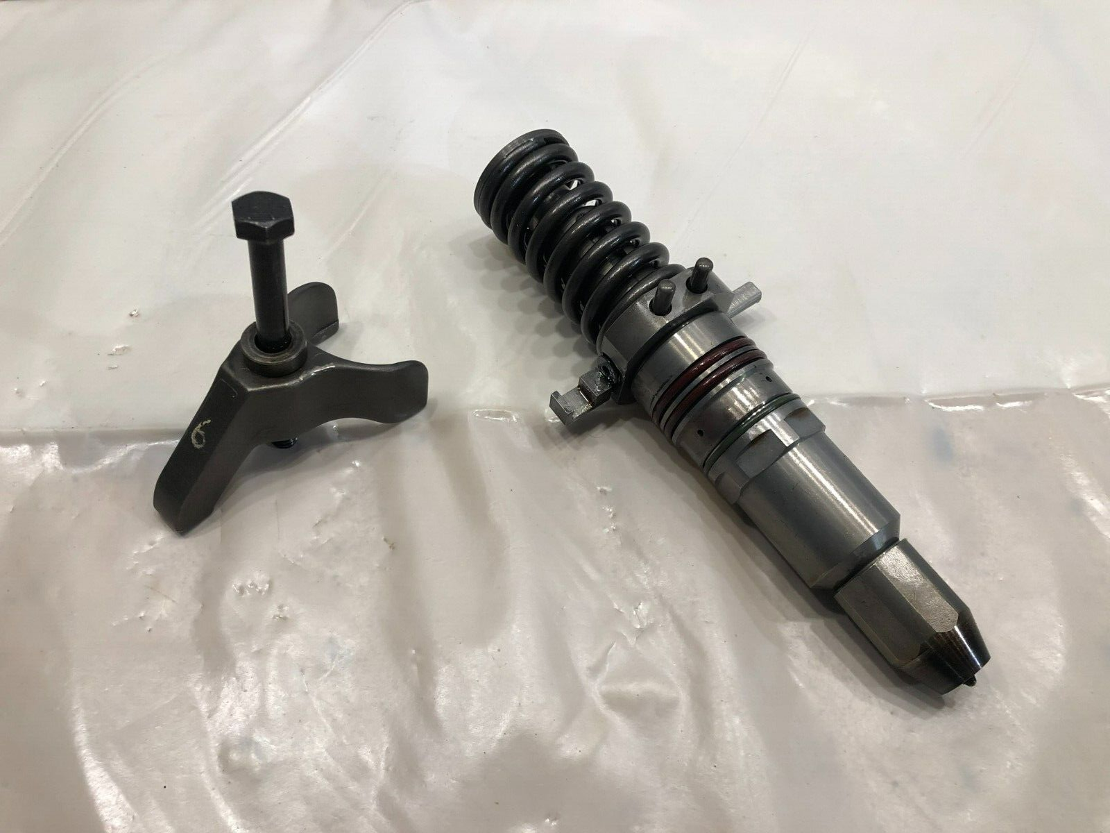 Caterpillar CAT 3508 3512 3516 Diesel Fuel Injector Cylinder #6 With Hold 0R2922