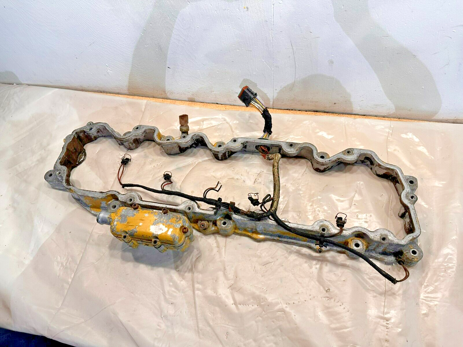 Caterpillar CAT C7 ACERT Diesel Engine Rocker Cover Spacer Harness 306-5145 OEM