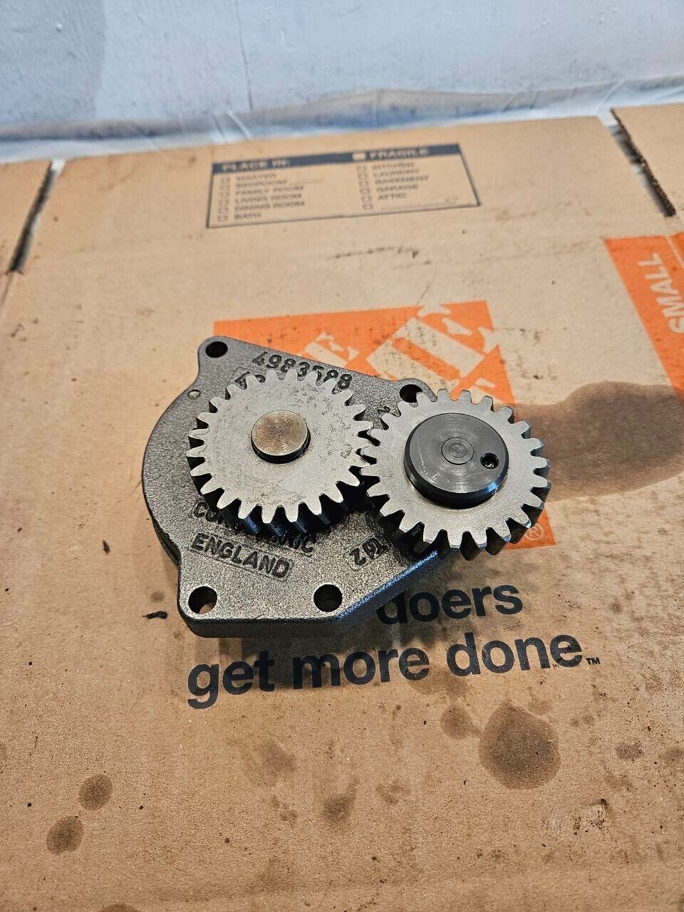 Cummins ISL 8.3L PACCAR 6C, 6CT diesel engine oil pump 4983588 OEM