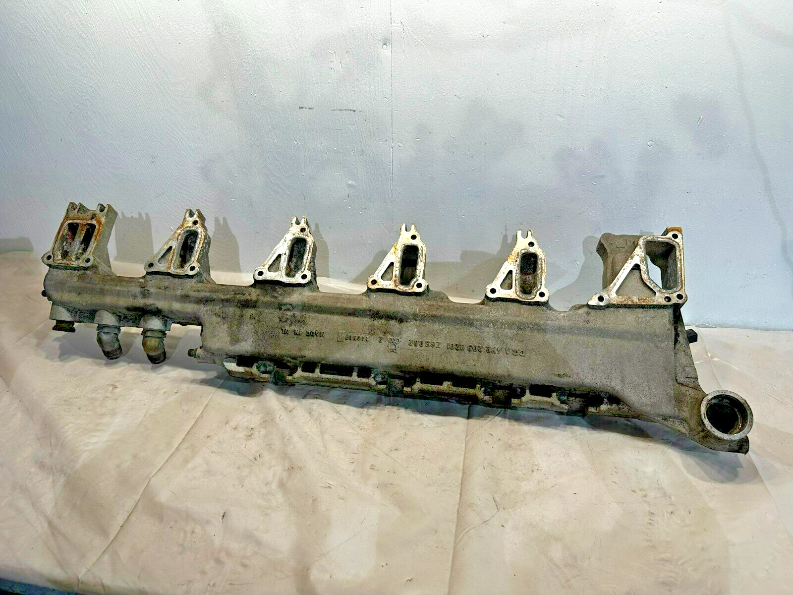 DETROIT DIESEL DD15 ENGINE EGR COOLER MANIFOLD BRACKET A4722030201 OEM