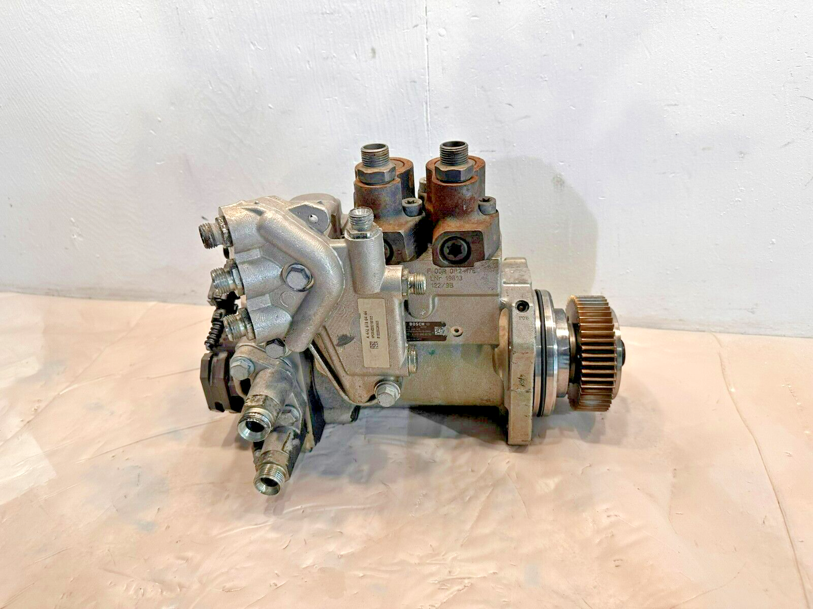 Detroit Diesel DD15 Engine Complete Bosch Fuel Pump Assembly A4720900350 OEM