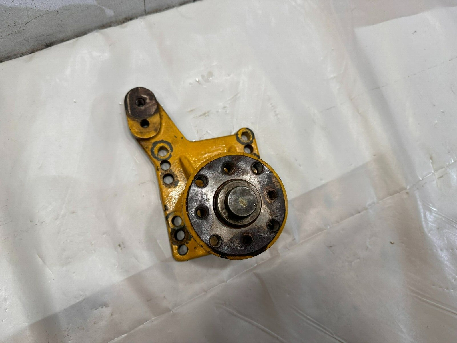 John Deere 6068 HF285 Diesel Engine Fan Drive Hub Support R502014 OEM