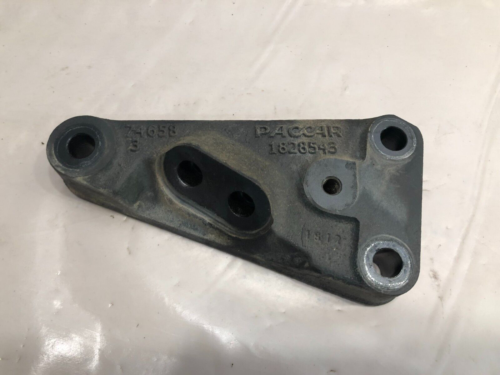 PACCAR MX13 DIESEL ENGINE SUPPORT BRACKET 1828543 OEM