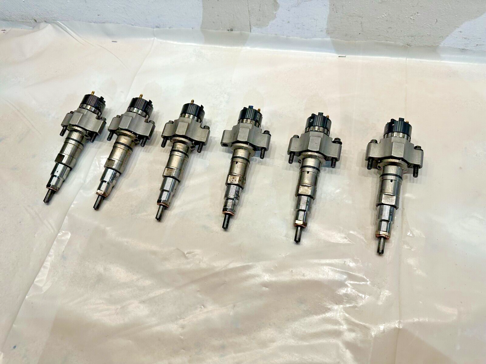 Set of 6 Cummins ISL 8.3 DIESEL ENGINE INJECTORS 2872331 OEM