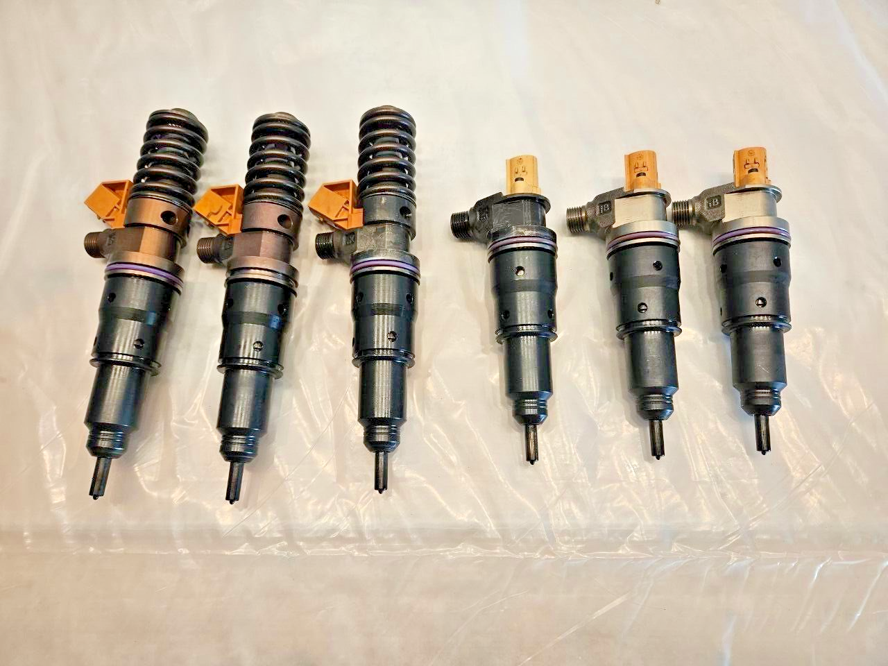 Set of 6 Volvo D13 Mack MP8 Diesel engine Fuel injectors 22378579 OEM 22378580