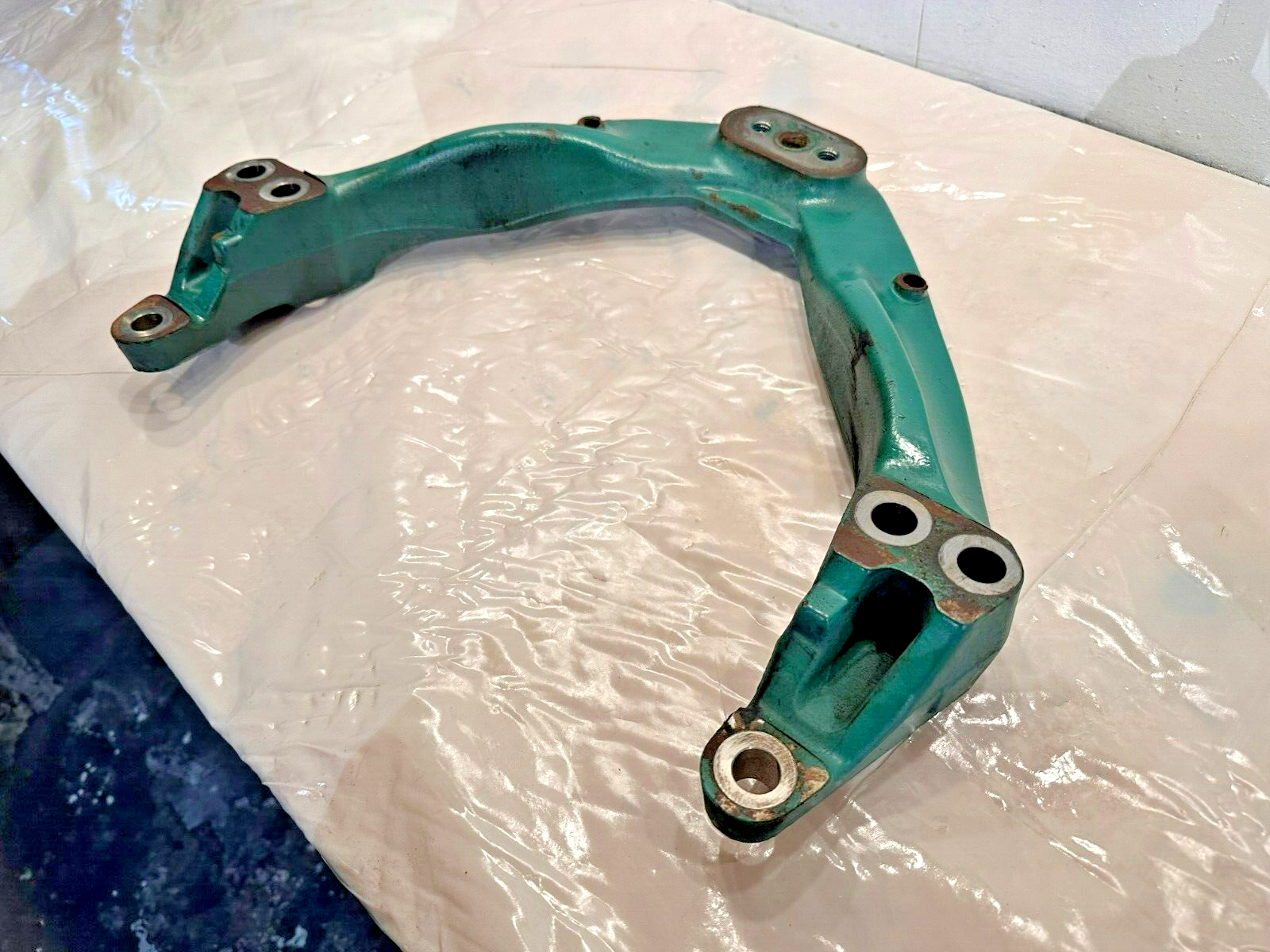 VOLVO D13 MP8 MACK DIESEL ENGINE FRONT MOTOR MOUNT 20747056 OEM