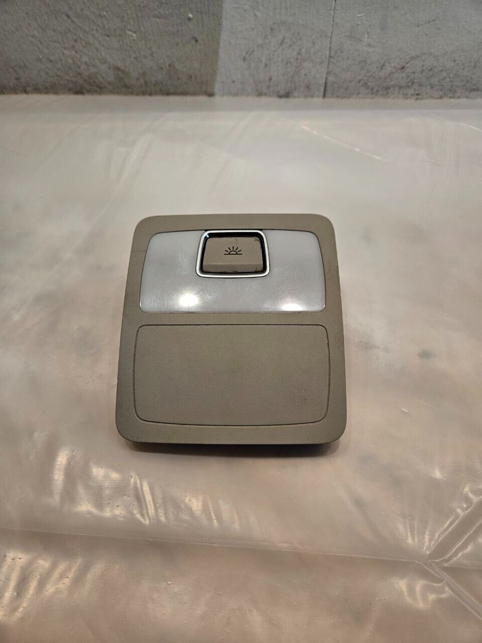 07 – 2015 AUDI Q7 4L REAR INTERIOR DOME LIGHT LAMP OVERHEAD CONSOLE 4L0947163 OE