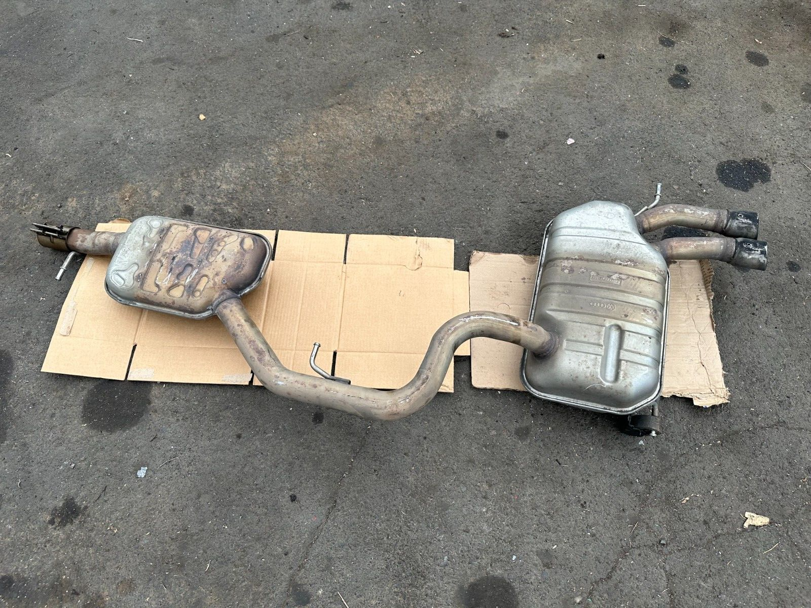 09-18 VW TIGUAN 2.0L EXHAUST MUFFLER Assembly W/PIPE 5N01200112 OEM 5N01191211