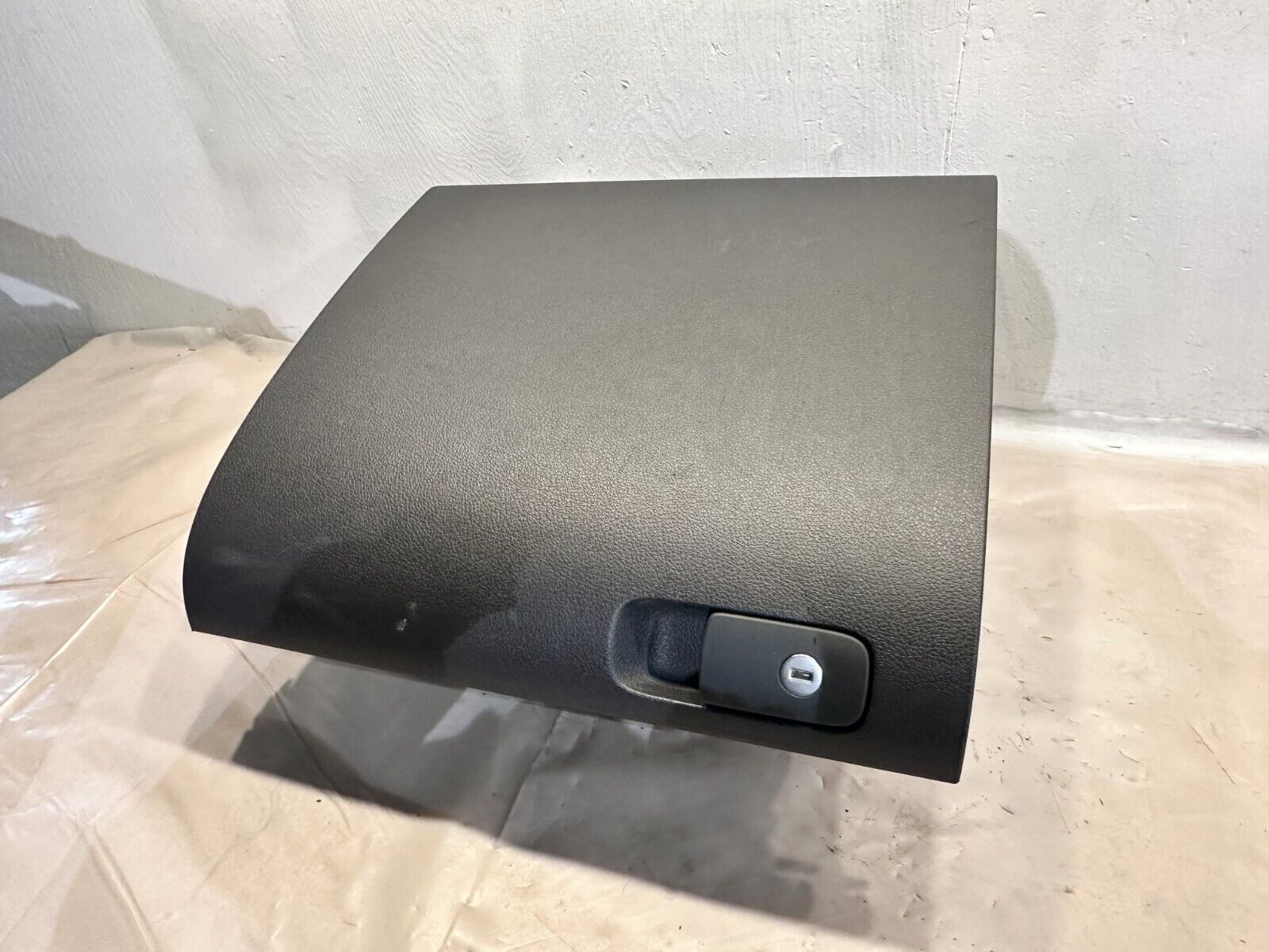 2012-2017 VW TIGUAN glove box black panel assembly 5M1857097Q OEM