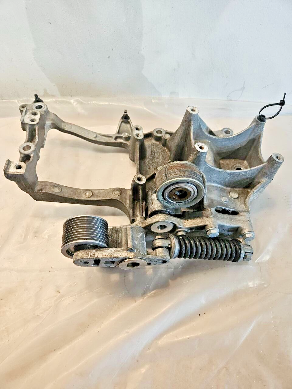 2017 Detroit DD15 Diesel Engine Alternator Bracket A/C Bracket A4721550335 OEM