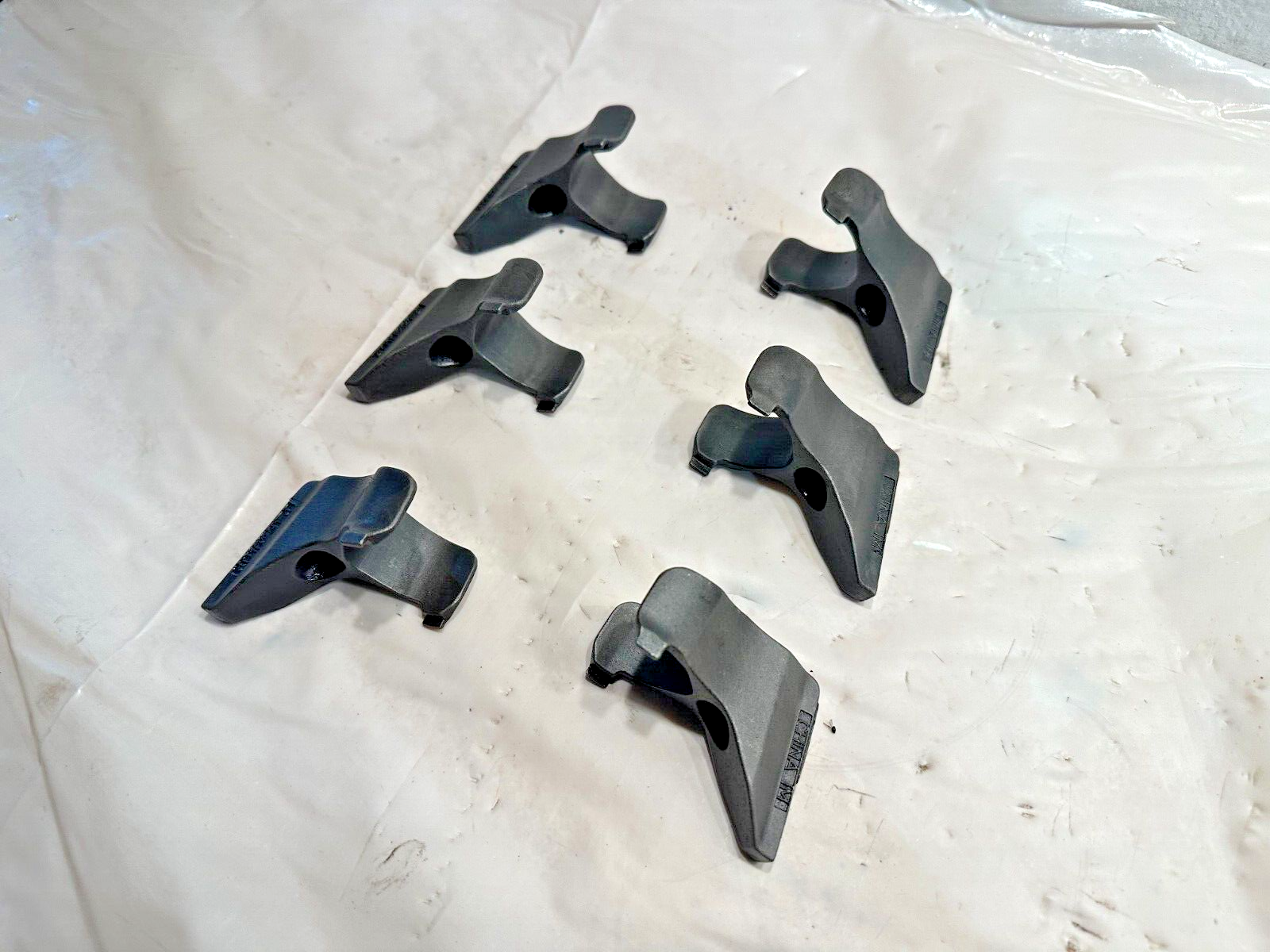 6 x CUMMINS ISX15 DOHC INJECTOR HOLD DOWN CLAMPS 4010231 OEM