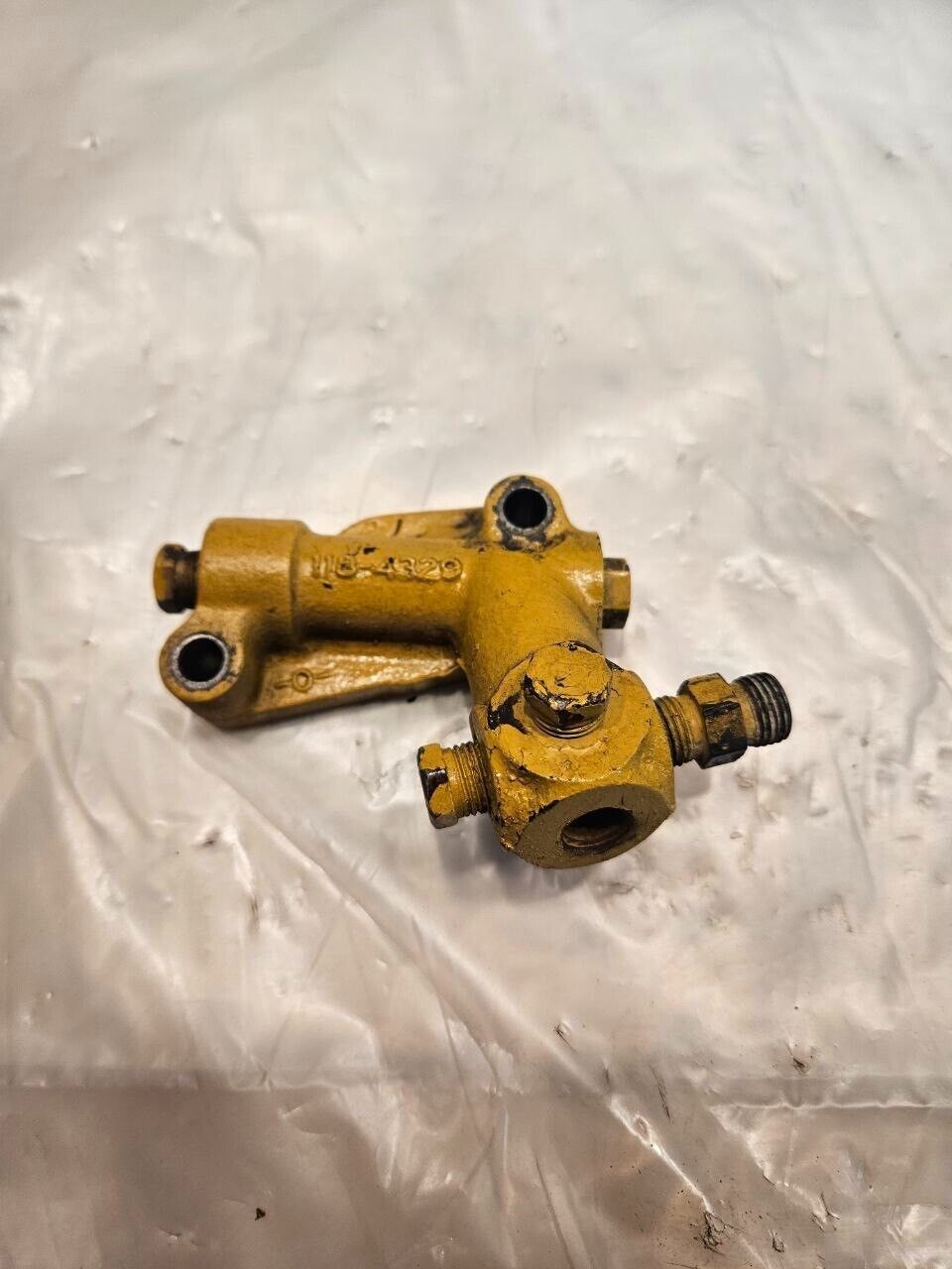 CAT 3126 Diesel Engine Oil Valve Manifold 118-4329 OEM 1184329