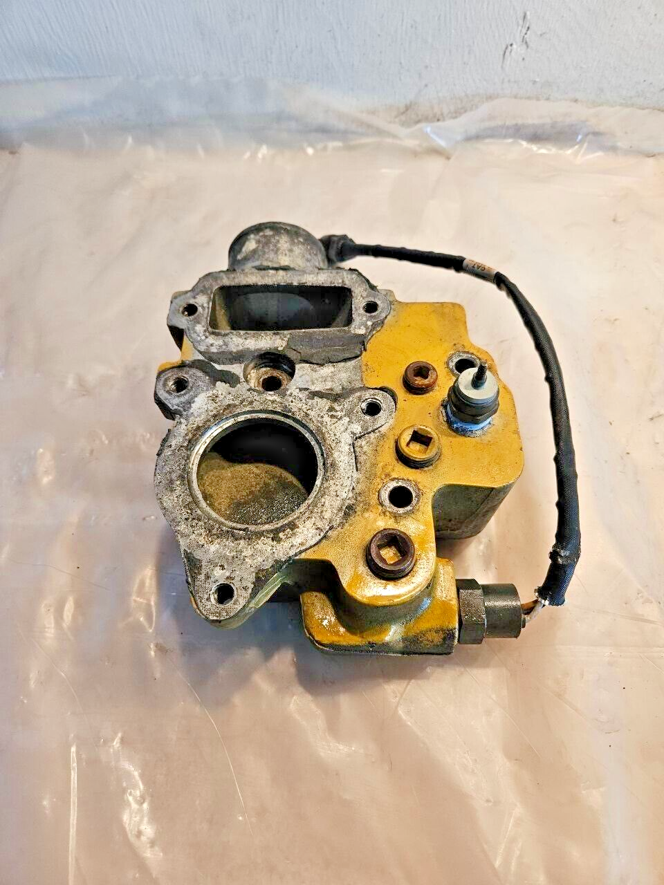 CAT 3406E 2WS Diesel Engine THERMOSTAT HOUSING Assembly 1048583 OEM