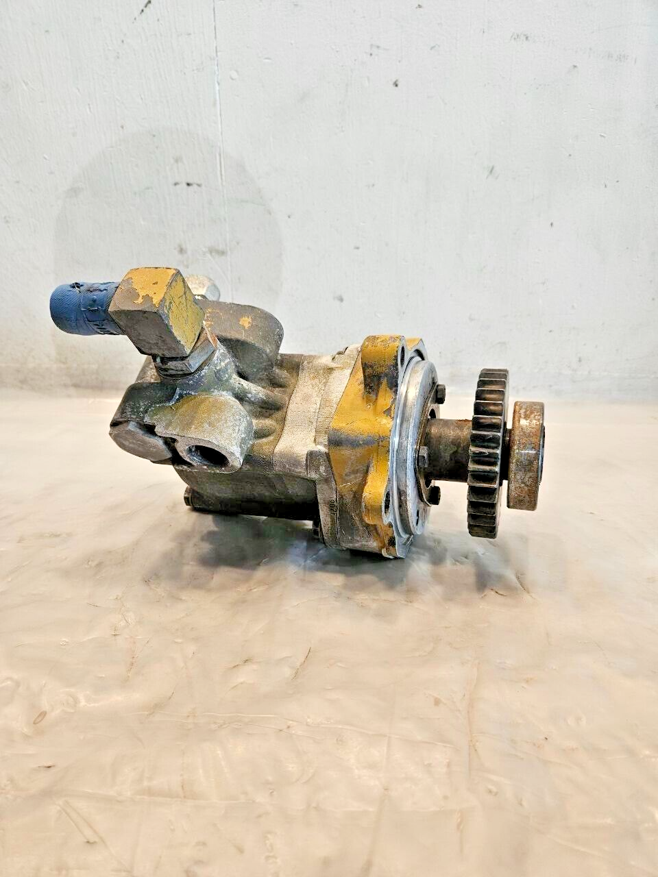 CAT C15 Diesel Engine TRW Hydraulic P/S Pump with Accessory Drive 133-9906