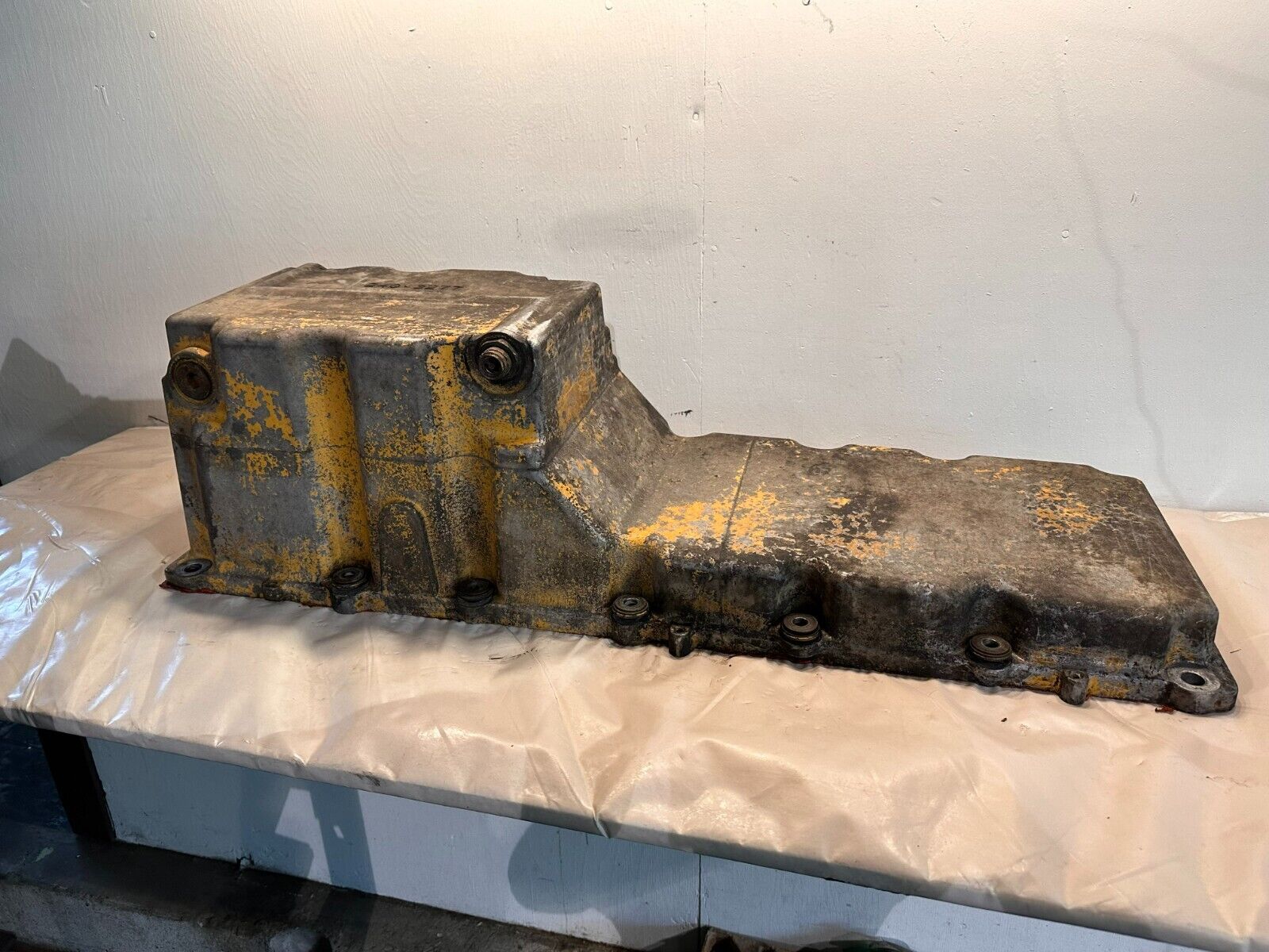 CATERPILLAR DIESEL ENGINE CAT C13 OIL PAN 2403277 OEM 2308981