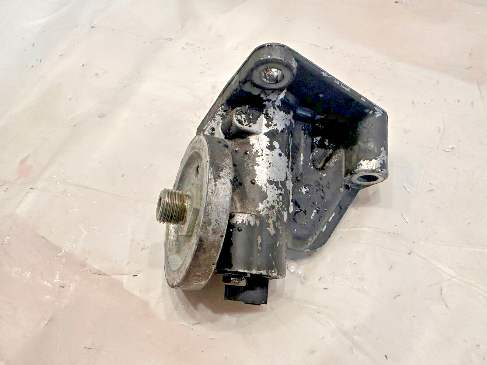 CUMMINS ISM ISC ISL DIESEL ENGINE COOLANT FILTER BASE HEAD HOUSING 3819767 OEM