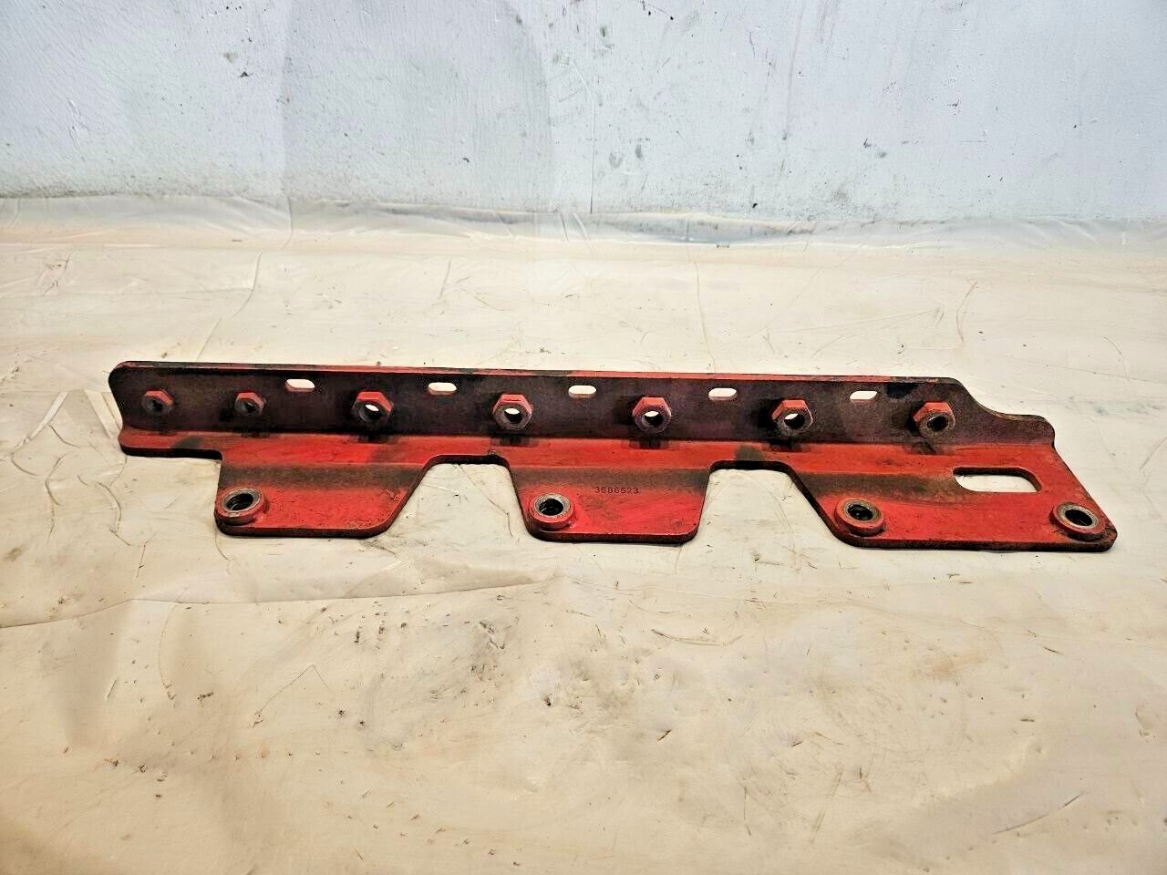 CUMMINS ISX15 DEF BRACKET INTAKE SIDE OF ENGINE 3686523 OEM