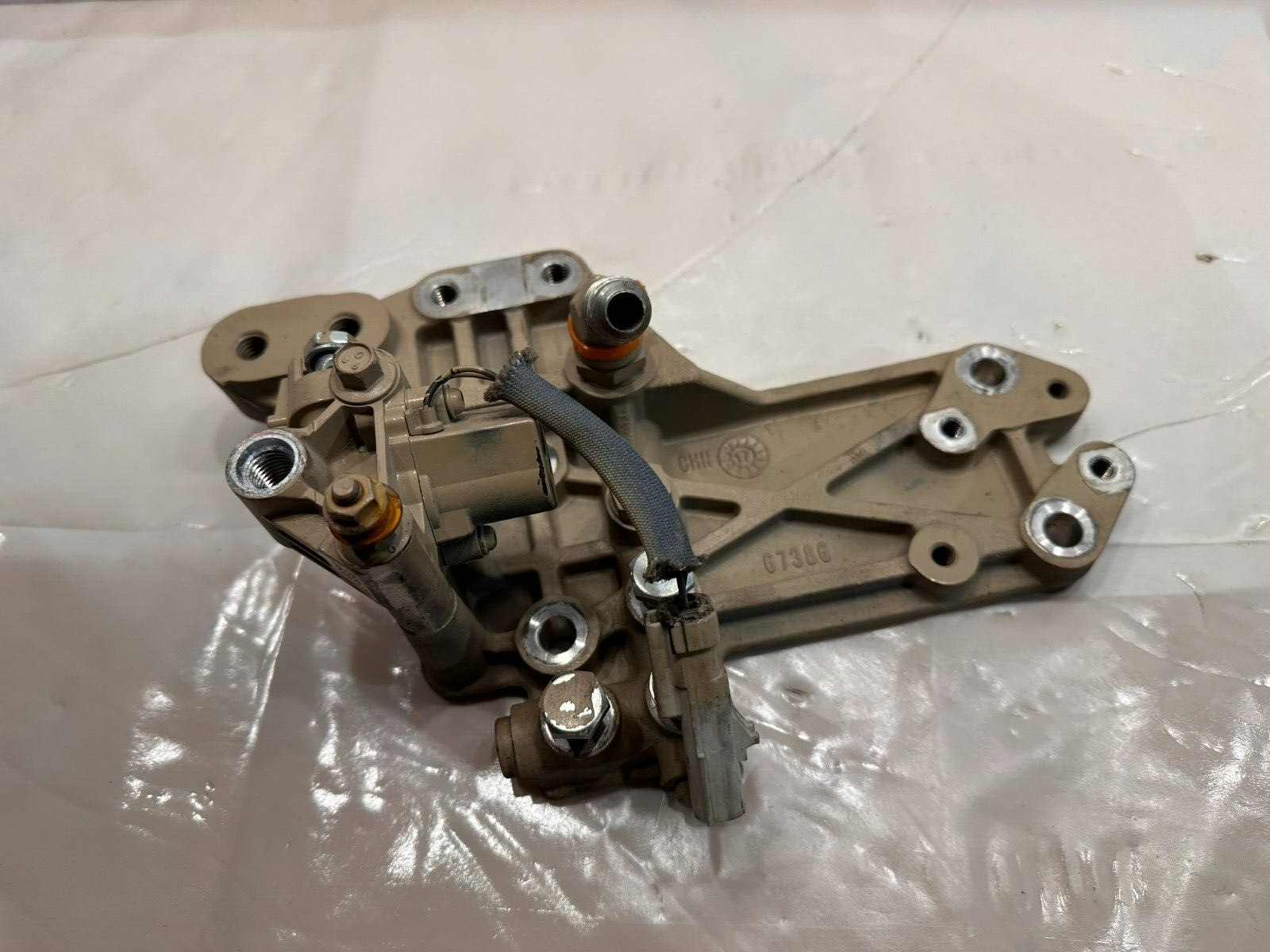 Cummins ISX 12 ISX 425 Diesel Engine SOLENOID VALVE 3686371 w/ Bracket 2888045