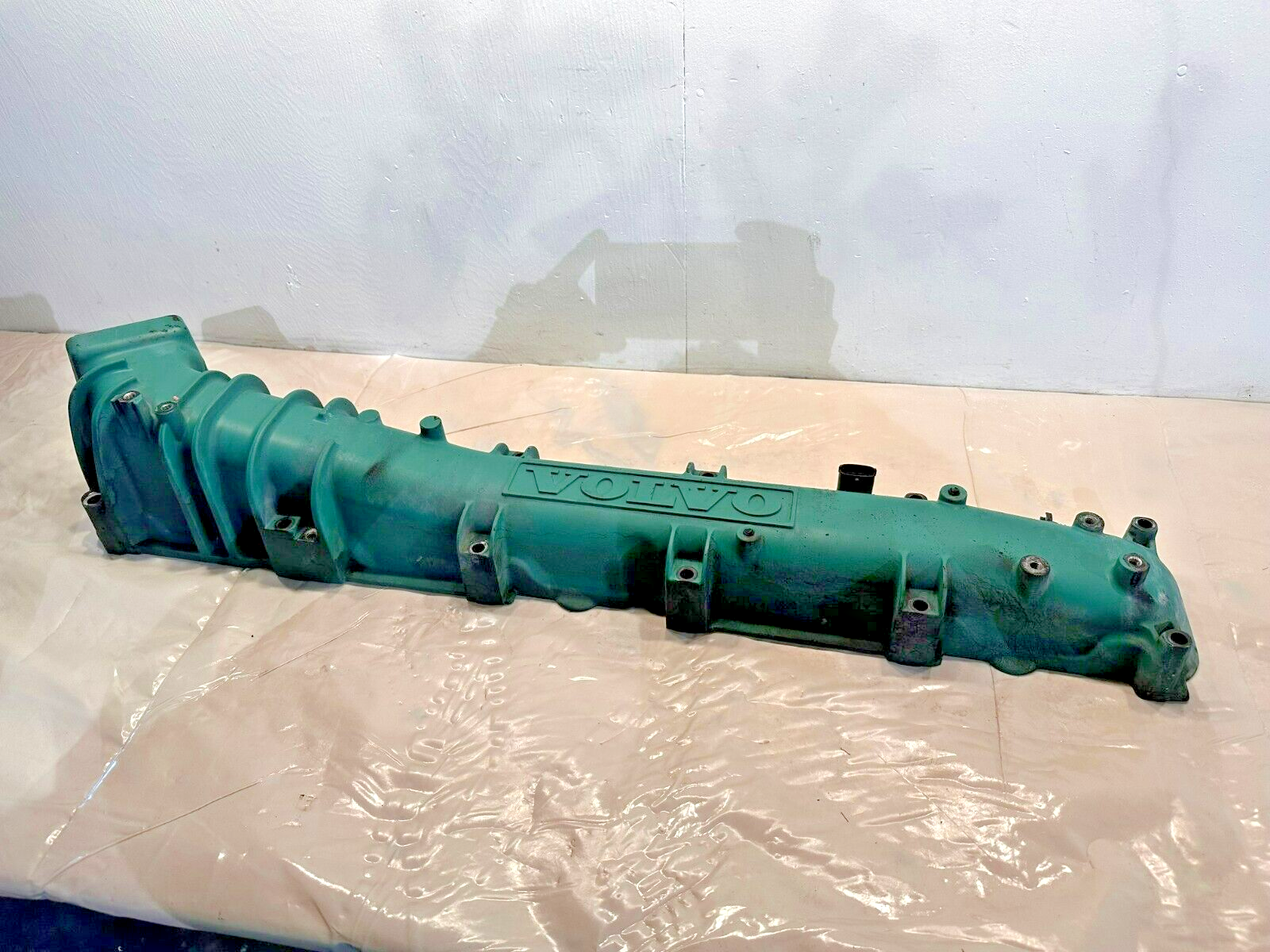 D13 VOLVO MP8 MACK DIESEL ENGINE INTAKE MANIFOLD 21216636 OEM