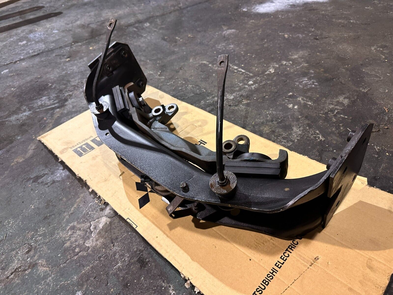 International DT466E Engine Front Motor support Mount Assembly  3578794C1 OEM