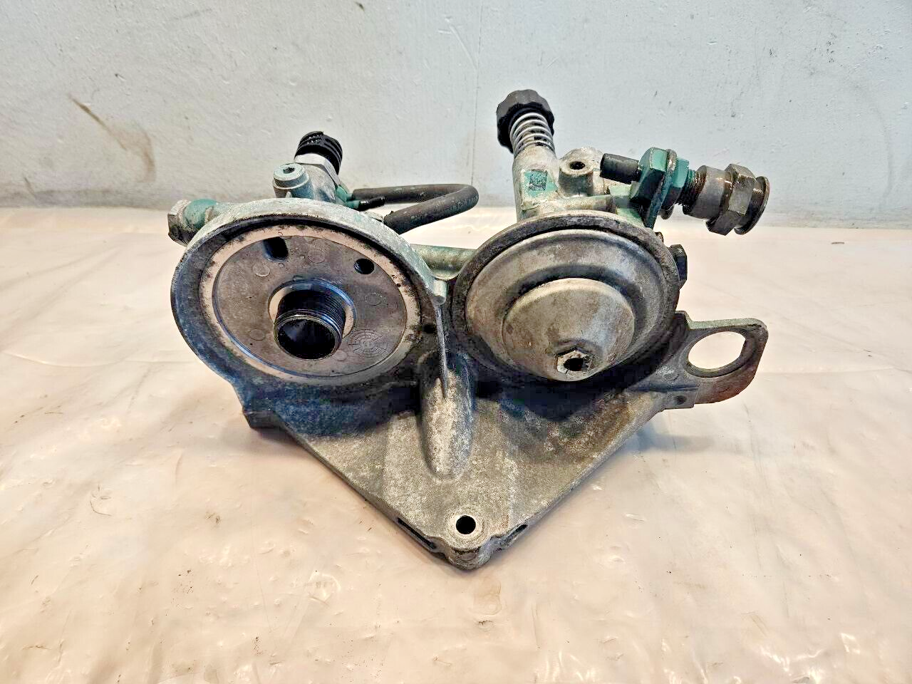 Volvo D11 D12 D13 D16 Diesel Engine Fuel Filter Housing 22035817 OEM