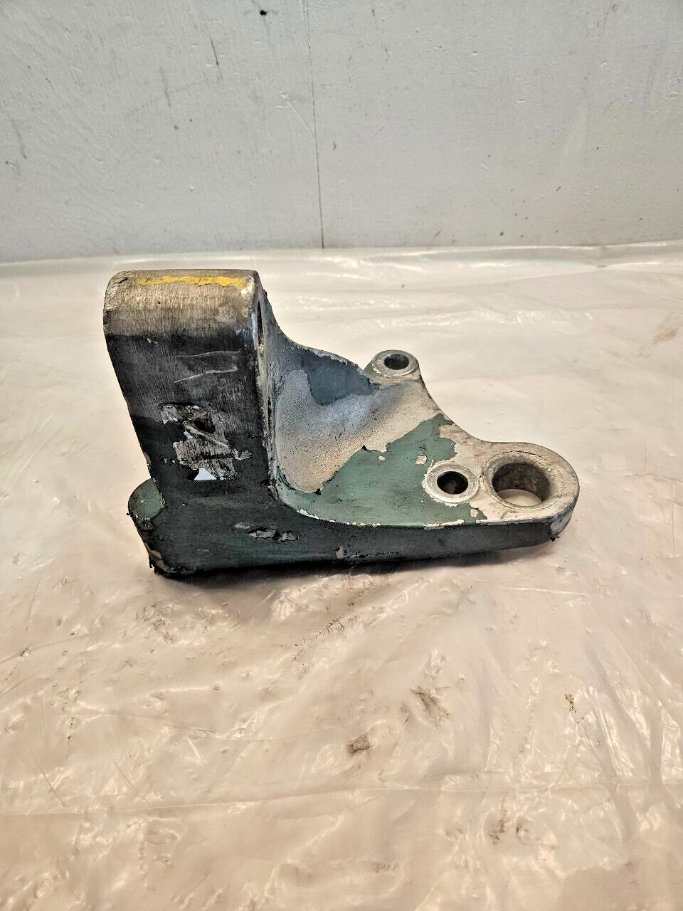 Volvo D13 Rear RH Diesel Engine Motor Mount 20908879 OEM