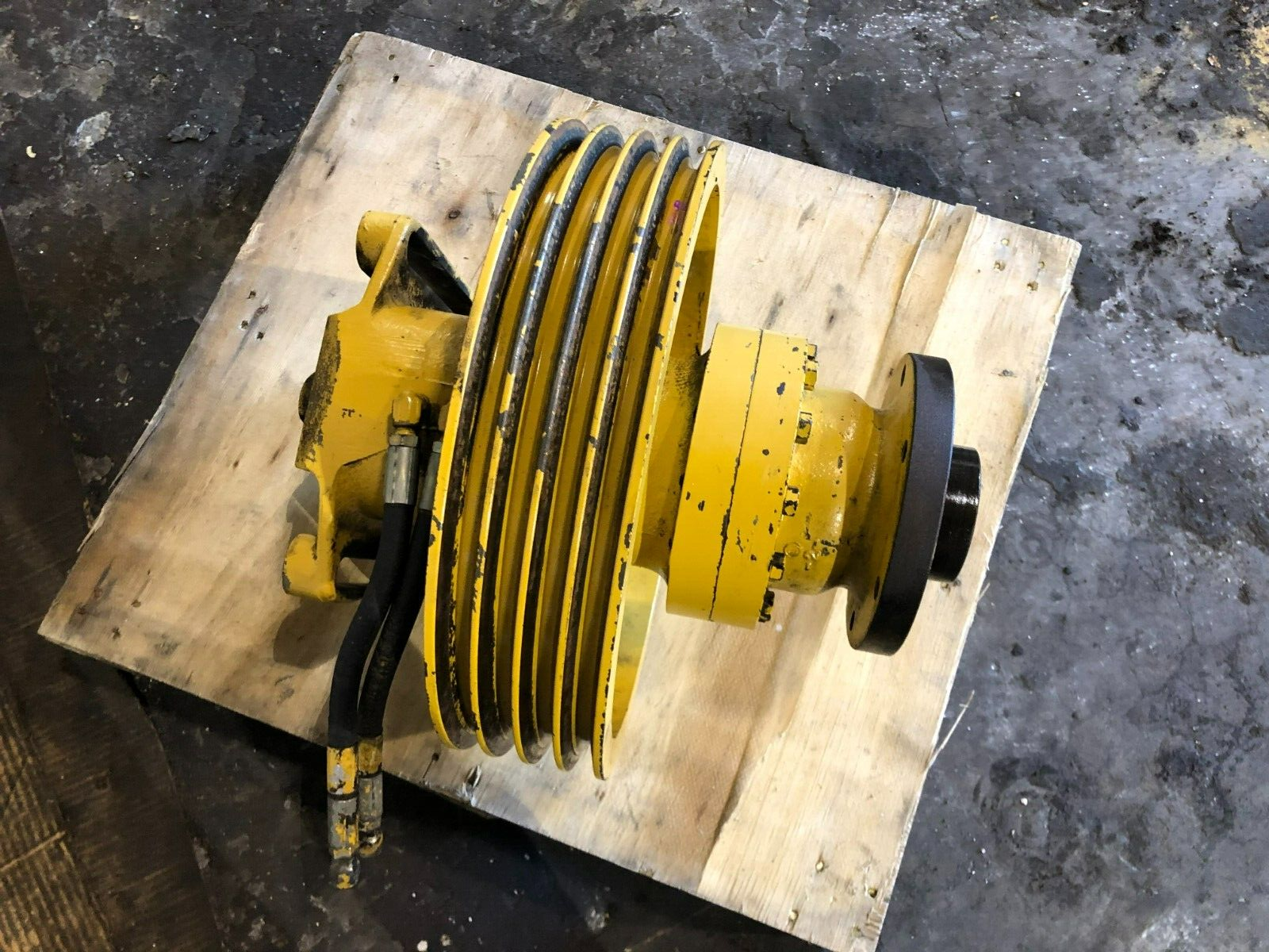 1996 Caterpillar CAT 3508 Diesel Engine Fan Hub 7W3993 w/ Pulley 7W6338 OEM