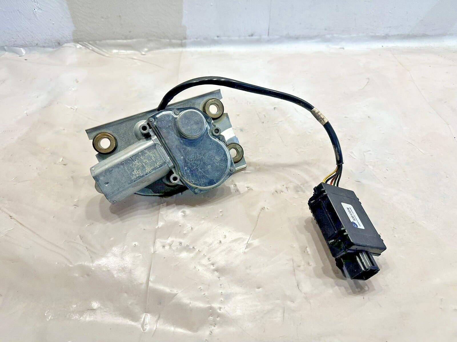 2002 – 2005 Mercury Mountaineer Lincoln Aviator Rear Wiper Motor 53017276 OEM