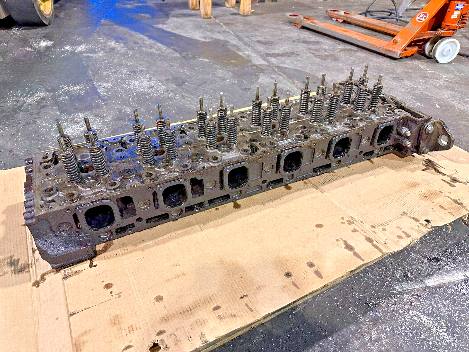 2009 Detroit Diesel DD15 Engine Cylinder Head Assembly 47202 OEM