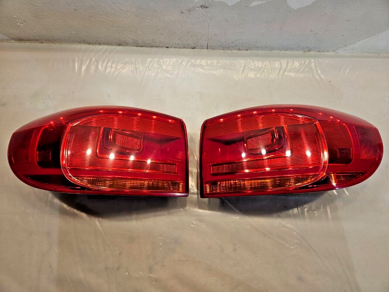 2012 – 2017 Volkswagen Tiguan Left and Right Passenger Taillights 5N0945096R OEM
