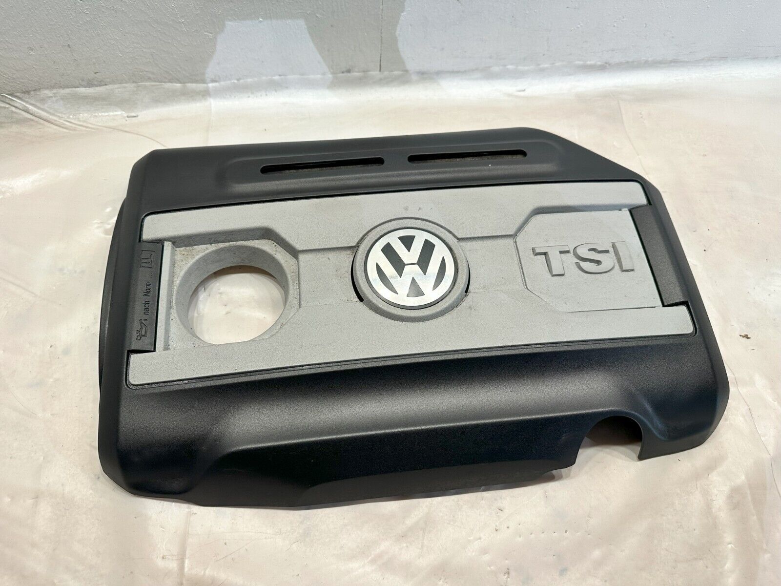 2012 VW Tiguan 2.0 Car Top Engine Cover 06J103925 OEM