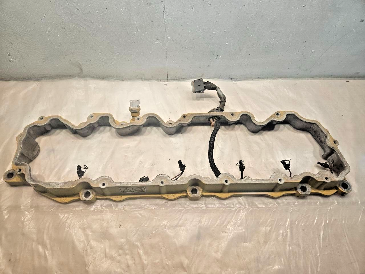 CAT C-7 Caterpillar Diesel Engine Rocker Housing 235-9680 w/ Injector wiring OEM