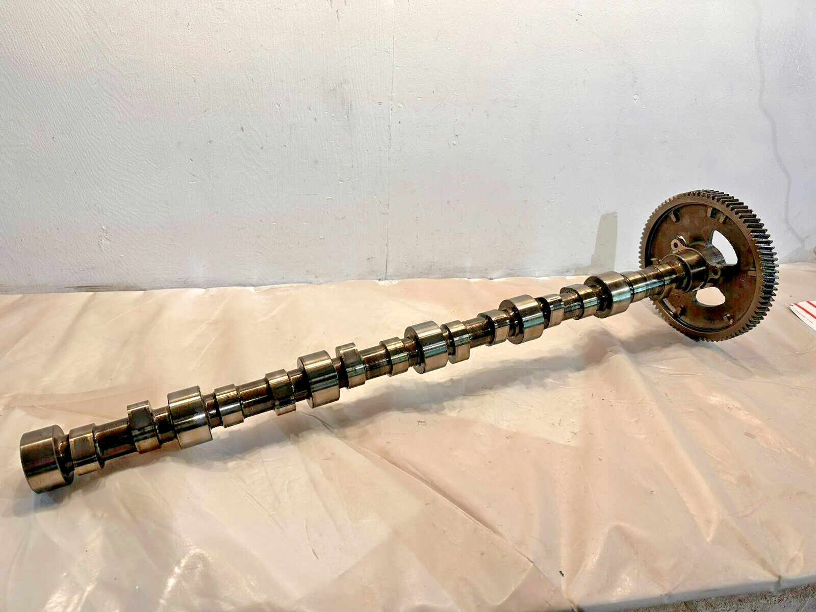 Cummins Engine Camshaft 8.9 QSL ISC ISL 8.3 3966430 w/ Camshaft gear 5284141 OEM