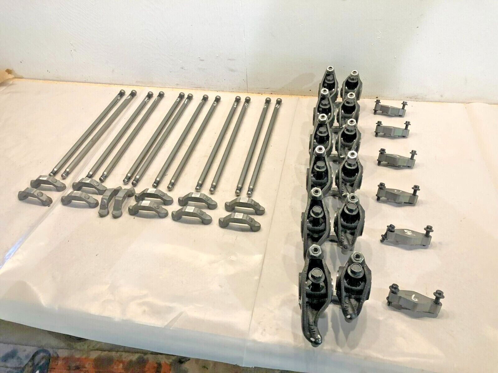 Cummins ISC 8.3 Diesel Engine Rocker Arm Assembly 3941137; 3941140; 3943445 OEM