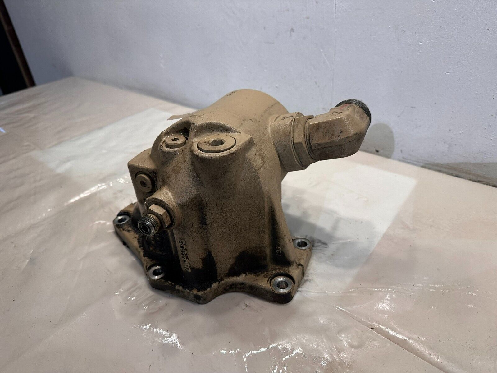 Cummins ISX12 11.9 ISX 425 Diesel Engine Oil Filter Base Housing 2884808 OEM