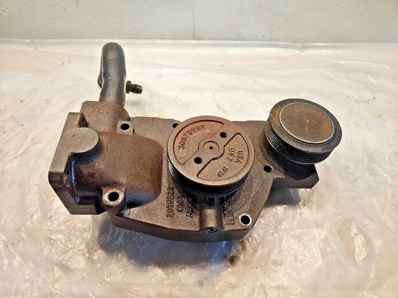 Cummins N14 Plus Diesel Engine Water Pump 3076523 3067999 3064404 OEM
