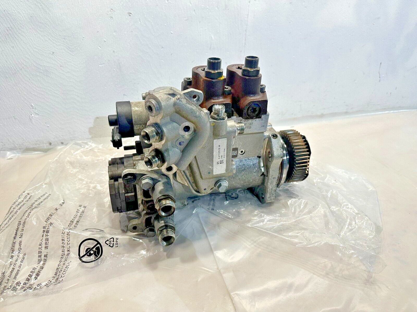 DD15 BOSCH DIESEL ENGINE FUEL INJECTION PUMP A4700900050 OEM 0445020138