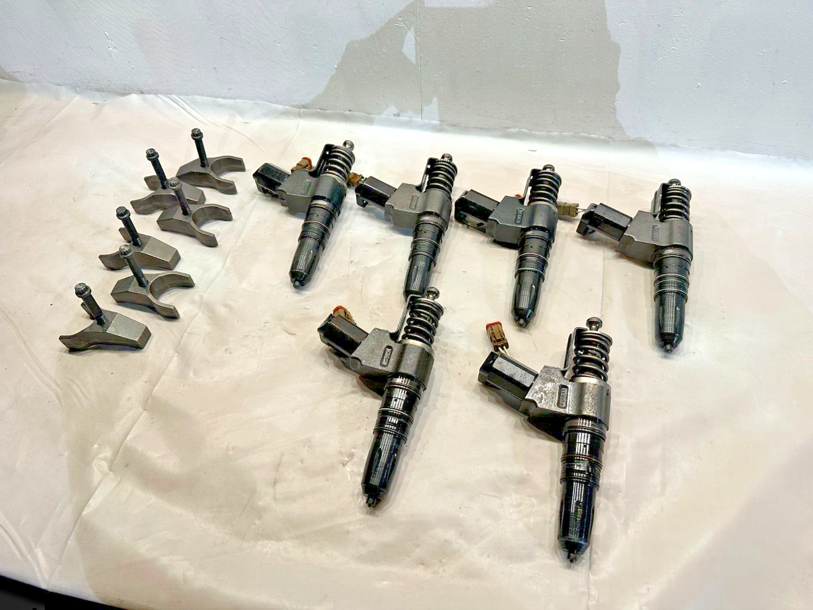 Low Mileage Set of 6 Fuel Injectors 2001 Cummins N14 Diesel Engine 3080429 OEM