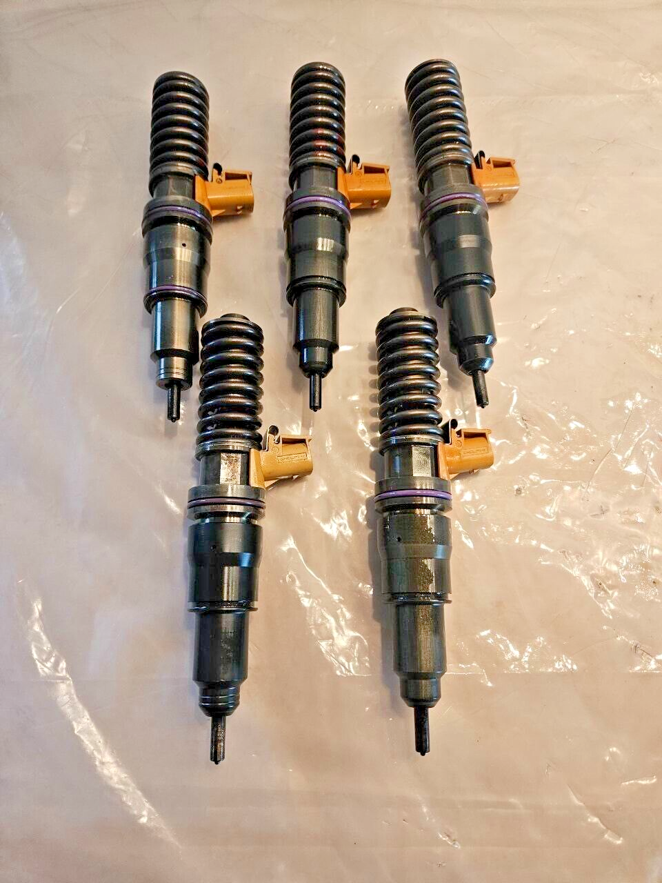 Set of 5 Volvo D13 Mack MP8 Diesel Engine Fuel Injectors 85020428 OEM 22027808