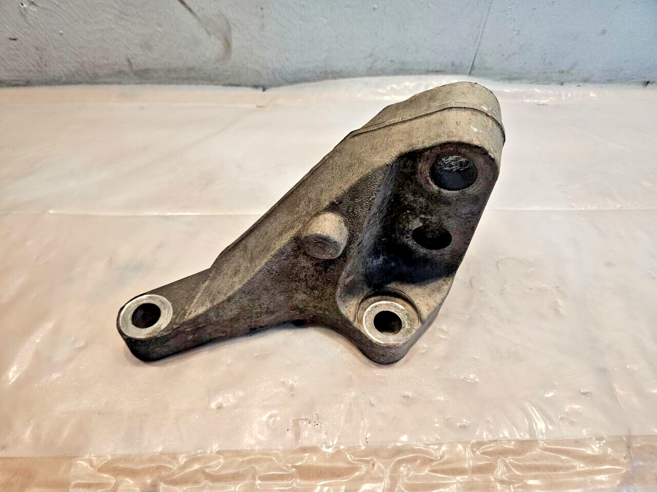 VOLVO VED12 400 HP + 2001 – 2006 ENGINE MOUNTS ENGINE (REAR) 3668058 OEM