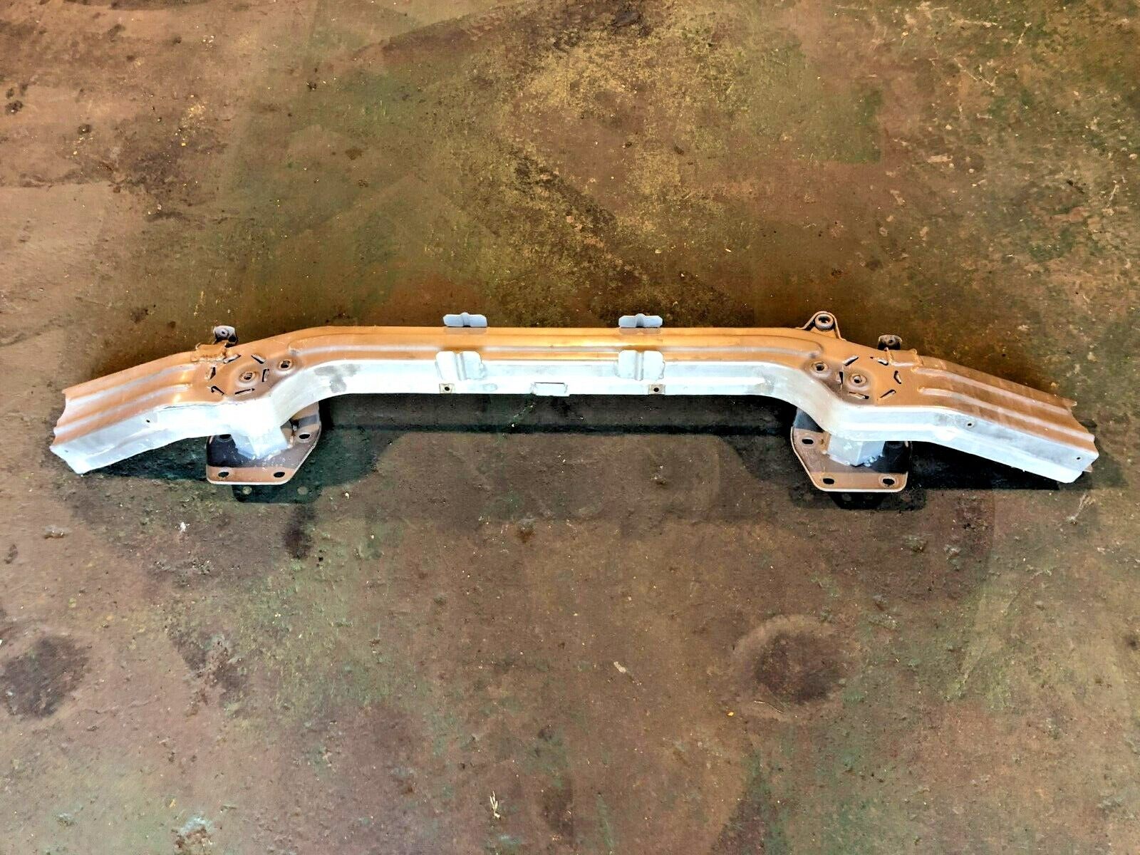 04-08 Maserati Quattroporte M139 Front Lower Reinforcement Bar Bracket Mount