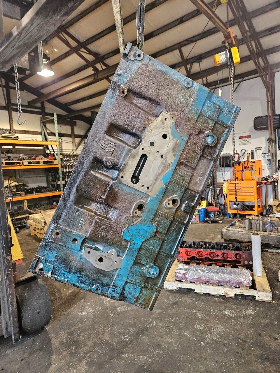 1997-2001 INTERNATIONAL DT466E DIESEL ENGINE CYLINDER BLOCK 1820494C4 OEM